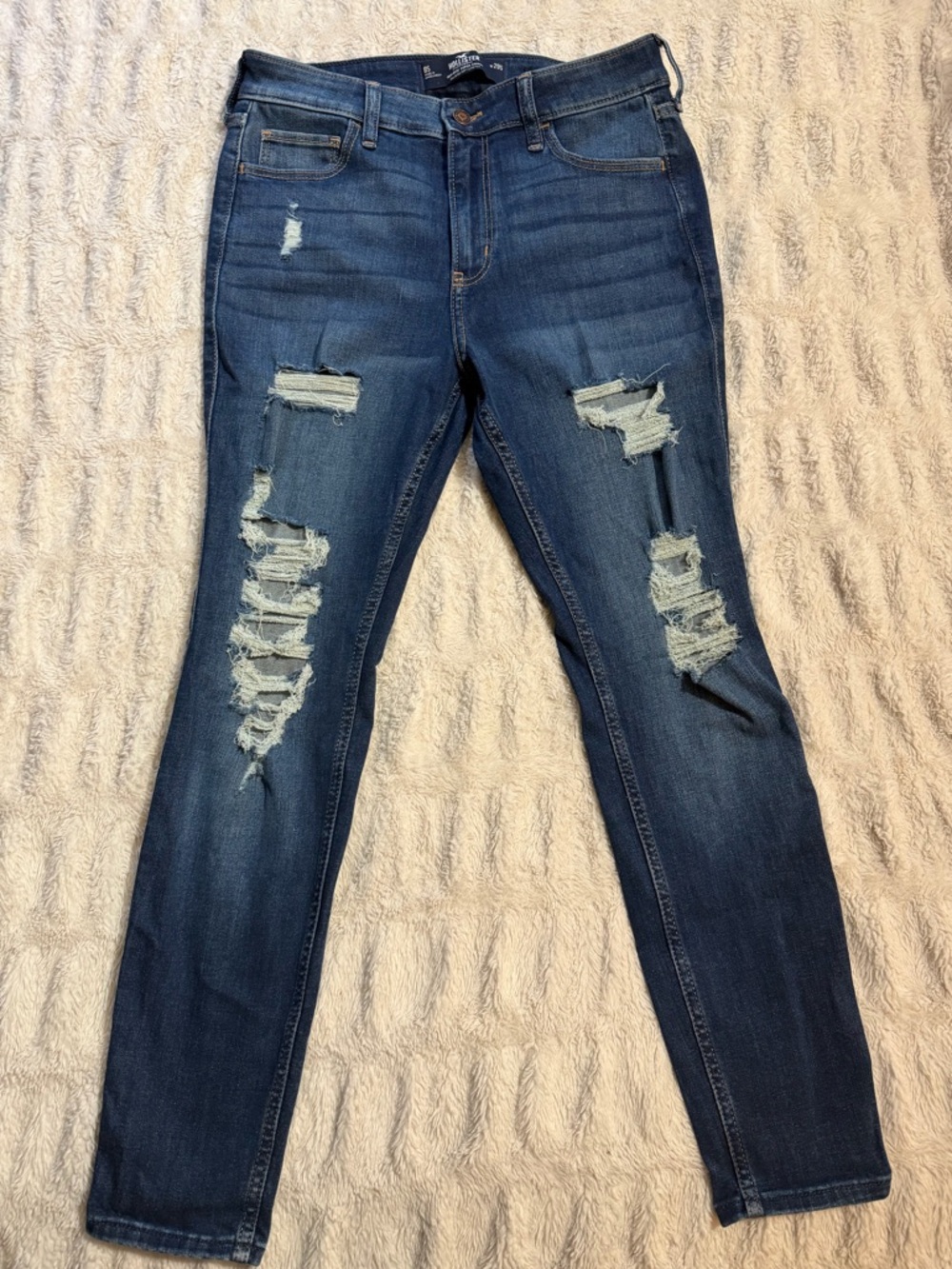 Hollister Women's Dark Blue Ripped Skinny Jeans (NEVER WORN!)